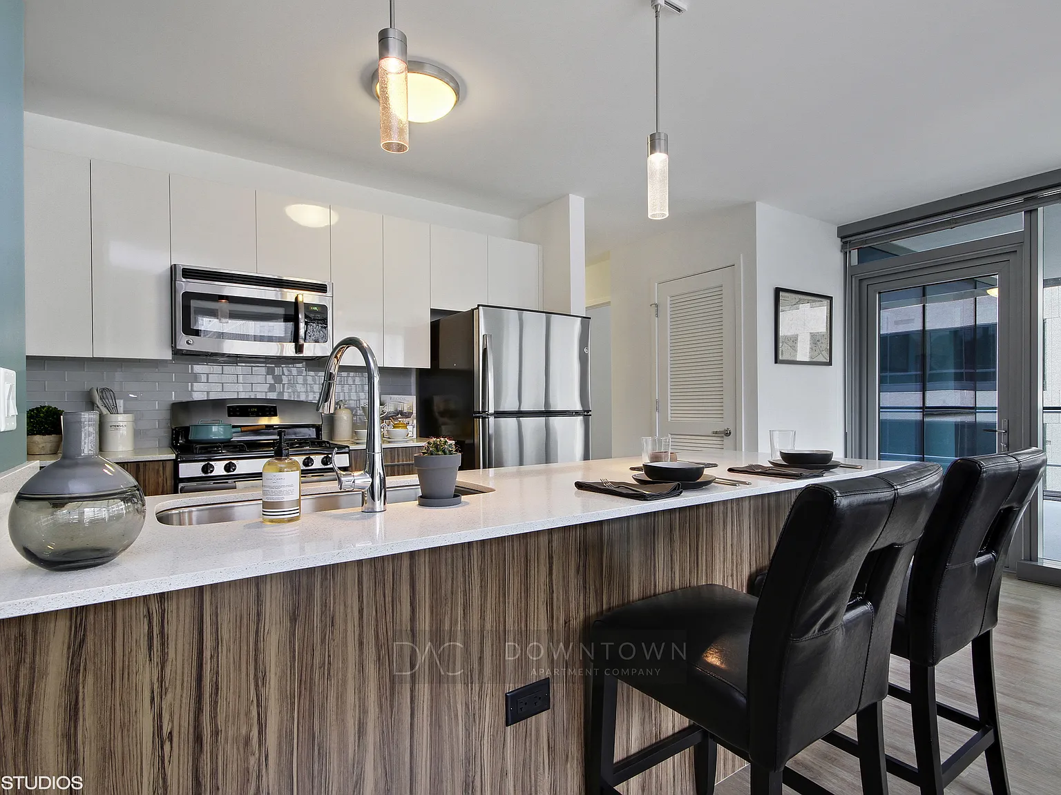 1 bed, 678 sqft, $2,649 — Photo 3