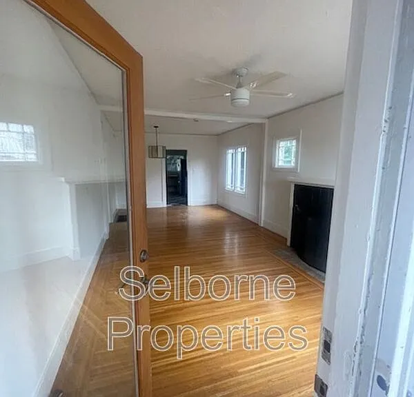 1424 E 20th St — Photo 16