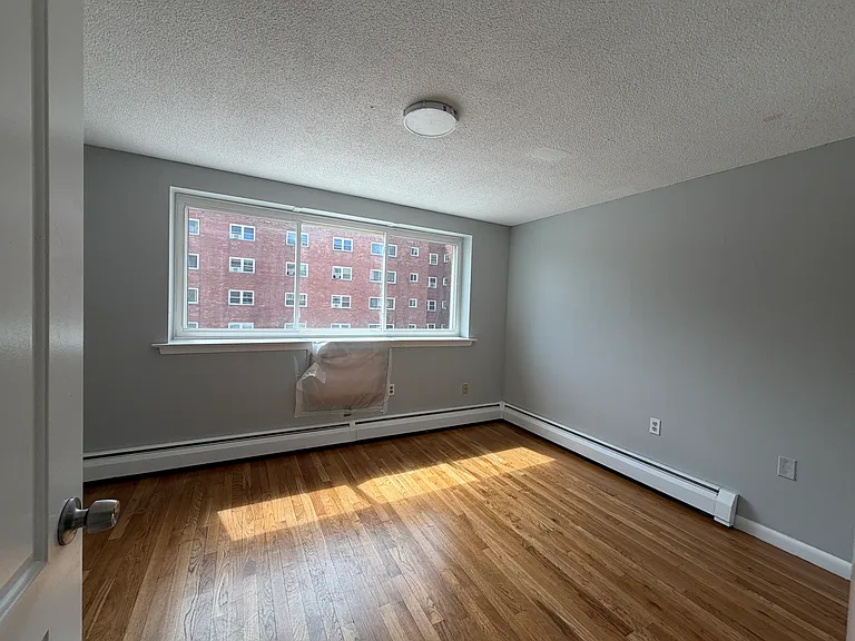 138 Store Ave #3R — Photo 4