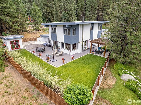 3rd image of 10202 Titus