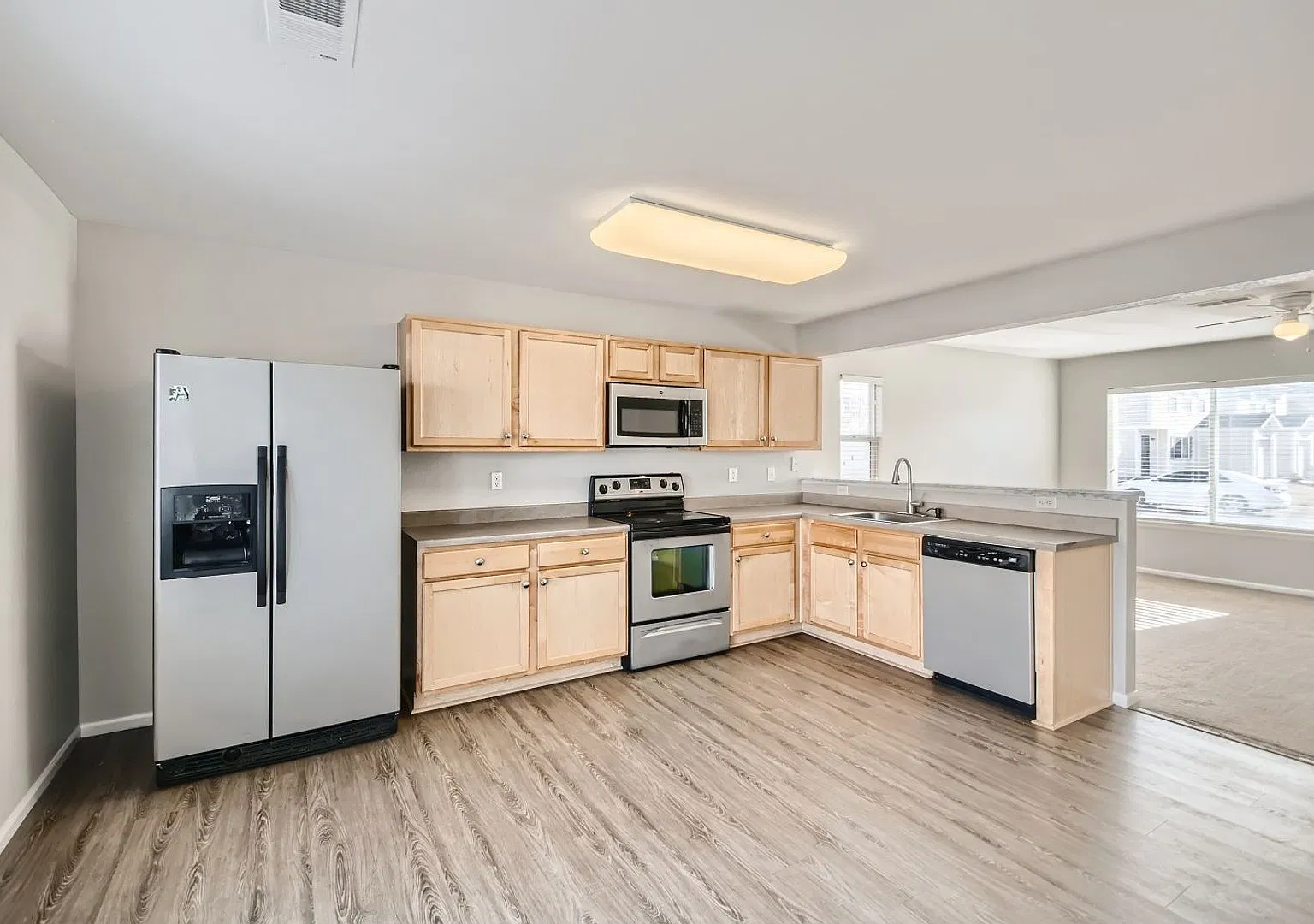 4 Weeks Free Rent & Free 55" Tv If Moved In By 10/31!! Modern 3bd/2ba Home In Green Valley Ranch! — Photo 4