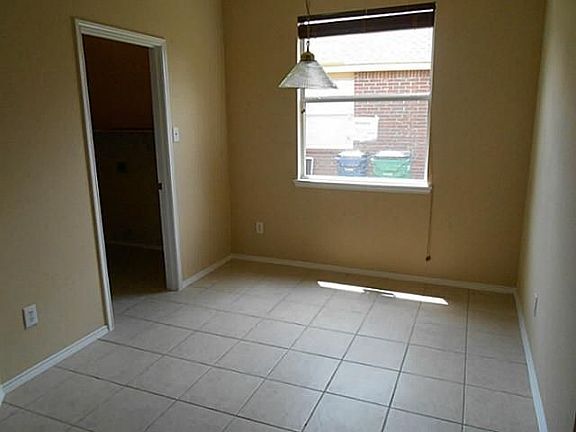2nd image of 2905 Scott Pl
