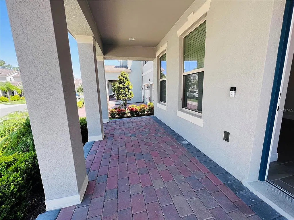 4 bed, 3.5 bath, 3327 sqft, $4,000 — Photo 2