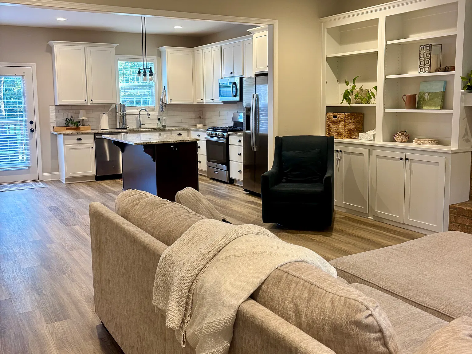 3 bed, 2.5 bath, 1536 sqft, $2,200 — Photo 3