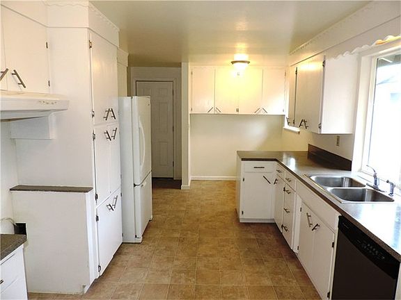 5th image of 7812 76th Ave SW
