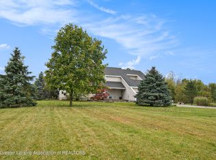 7083 E Mount Hope Hwy, Grand Ledge, MI 48837