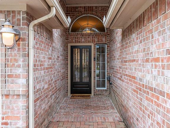 3rd image of 2444 Fairway Pointe Dr