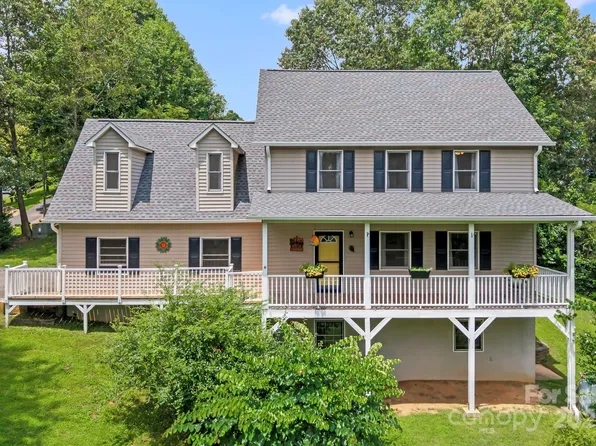 1 Countryside Ln, Asheville, NC 28804