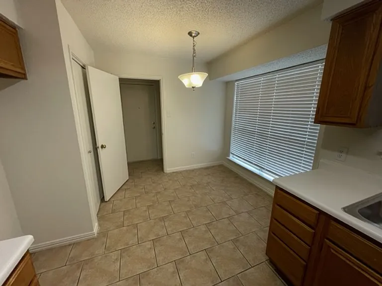 5800 Stone Meadow Ln — Photo 10