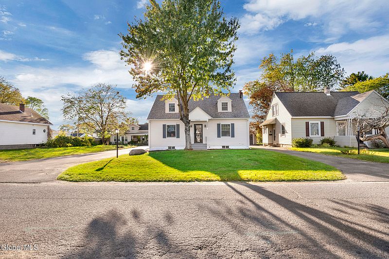 4th image of 76 Oakdale Avenue