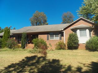 127 Lakewood Dr, West Union, SC 29696