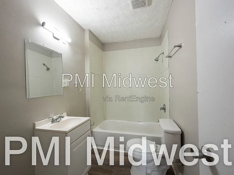2930 N Dearborn St #A — Photo 9