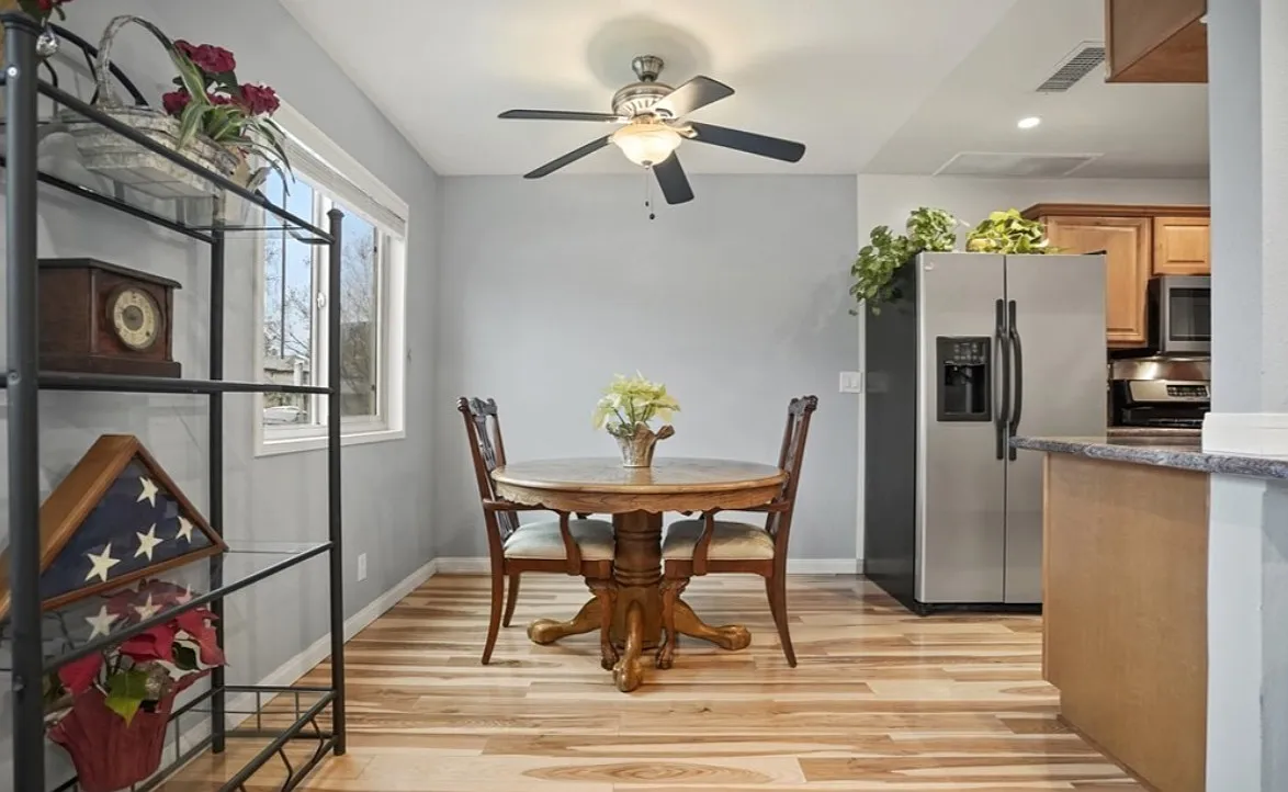 2 bed, 834 sqft, $2,700 — Photo 3