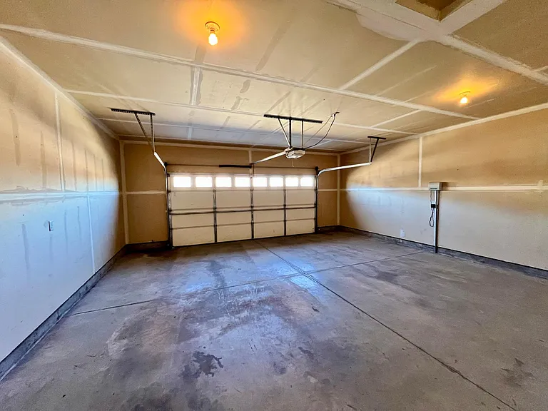 116 S Reliance Ave — Photo 17