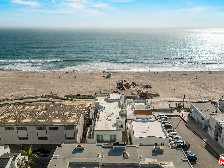 3616 The Strand #C — Photo 4