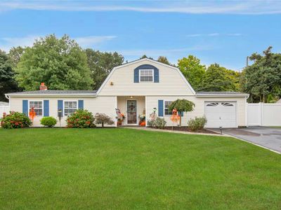 4 All Points Dr, Holbrook, NY, 11741