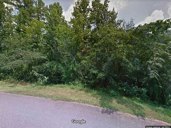 3rd image of 138 Sir Lancelot Dr