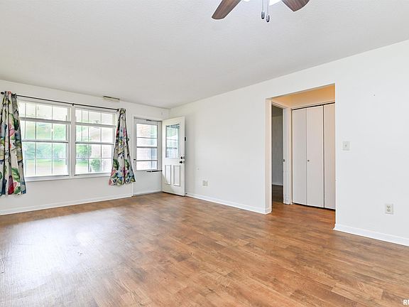 3rd image of 3103 N Molleck Dr #B1