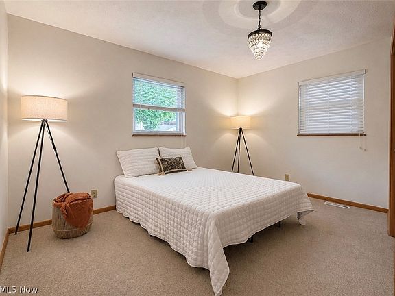 4th image of 1054 W Virginia Ave