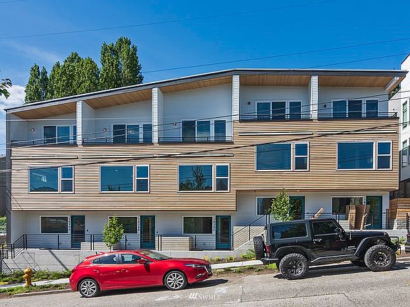 Modern rowhouses in convenient location.>