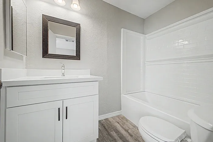 8819 W Avalon Dr — Photo 6