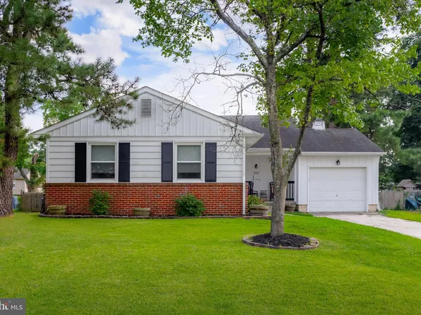 210 Lakeside Dr, Glassboro, NJ 08028