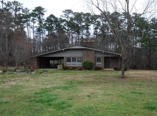 412 Woodlawn Rd, Greenwood, SC 29646