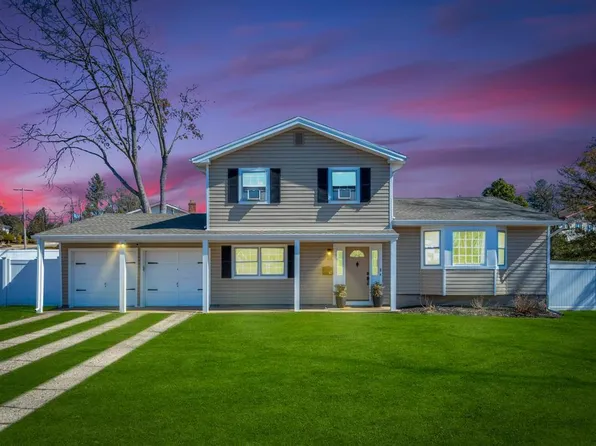 63 Willow Street, Wheatley Heights, NY 11798