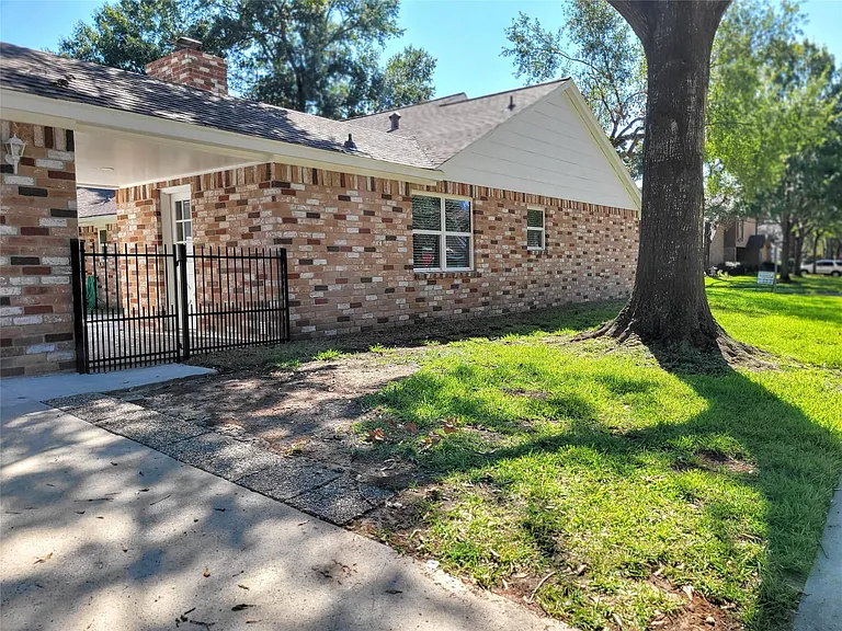 11926 Stillwater Dr — Photo 26