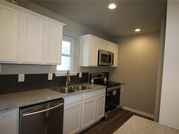 4th image of 837 Stanford Dr