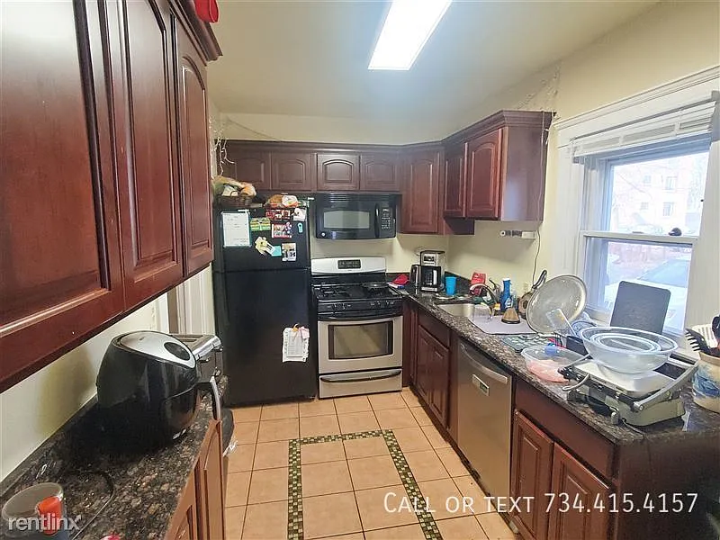 936 Mary (936 Mary St) — Photo 3