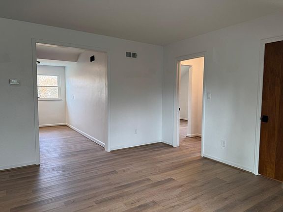 5th image of 2237 Evergreen Rd APT 5