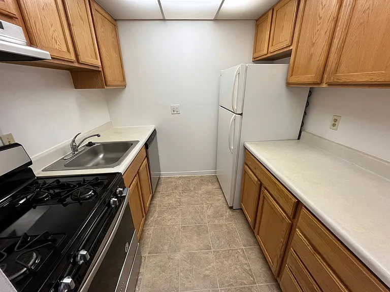 Claybourne Apartments — Photo 15