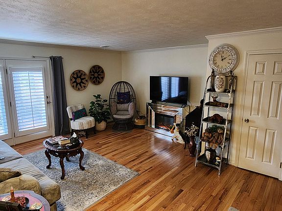 5th image of 817 Wayne Ave NE #817