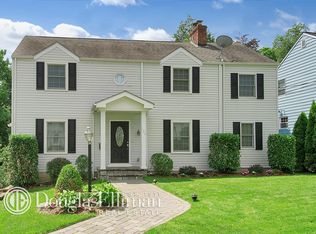 136 Seacord Rd, New Rochelle, NY 10804