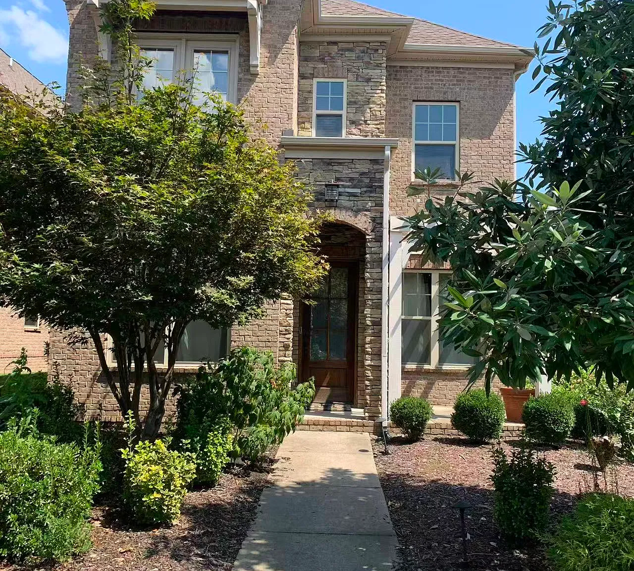 4 bed, 2350 sqft, $2,600 — Photo 1
