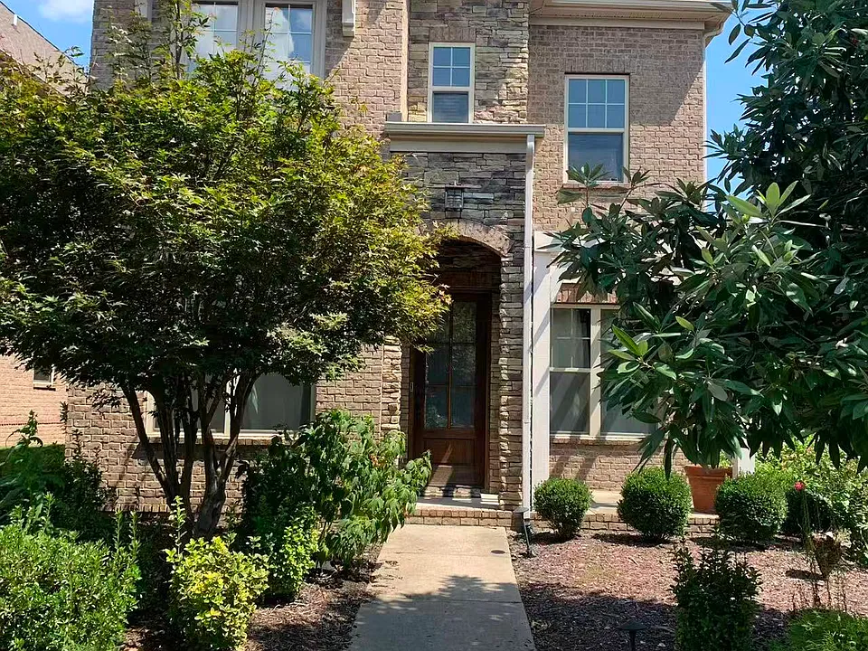 112 Ashcrest Point