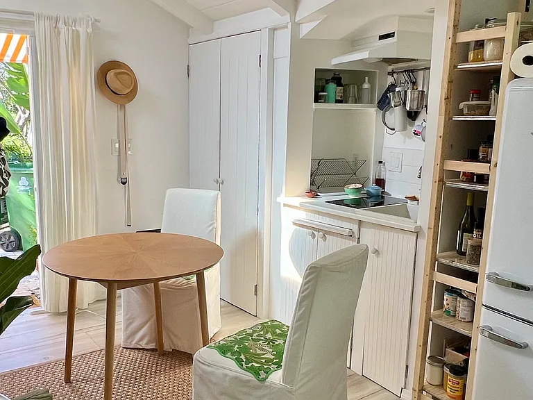Fully equipped kitchenette with two build in hot plates, air fryer oven as well as plates, pots, utensils...
Available furnished or unfurnished.