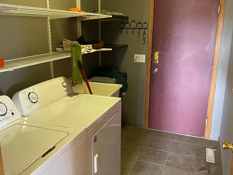 675 Clarence Ave — Photo 8