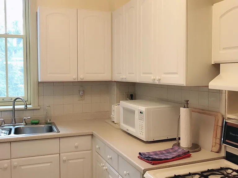 231 S 42nd St #2R — Photo 2