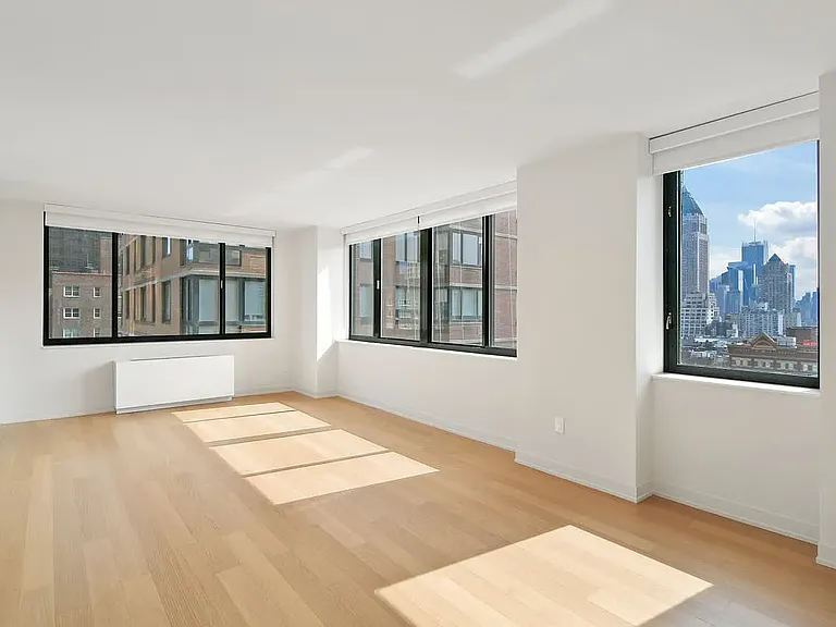 Columbus Cir #N12F — Photo 7