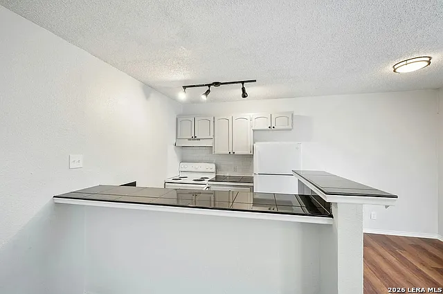 Building Photo - 131 Elsie Ave #301