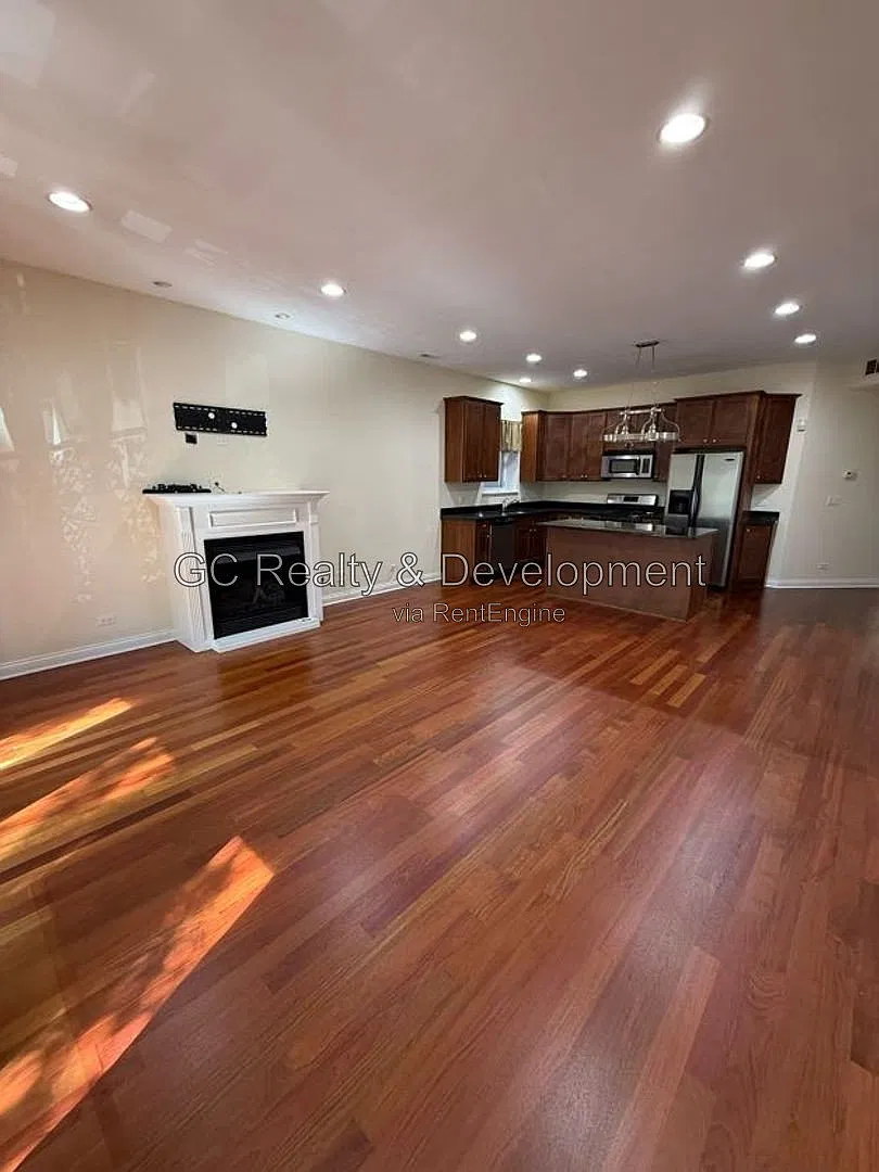 3 bed, 3.0 bath, 1450 sqft, $2,200 — Photo 4