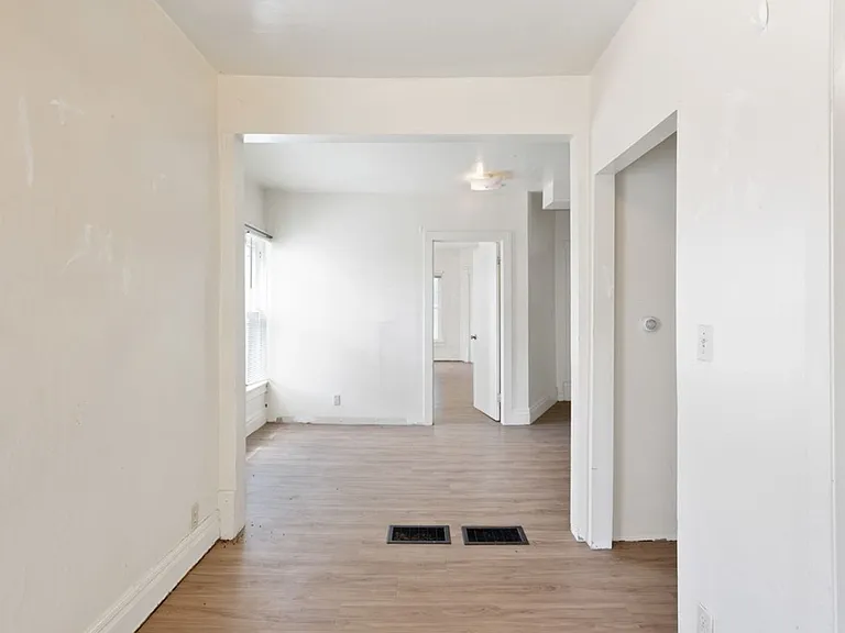 2110 College St - Cedar Falls — Photo 12