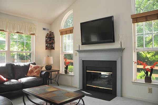 2nd image of 60 Woolsey Ct