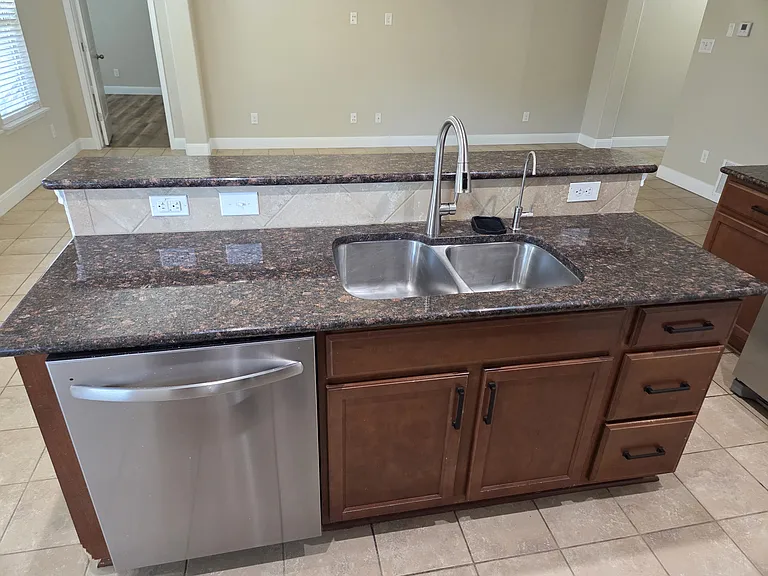 5202 Dauphin Dr — Photo 14