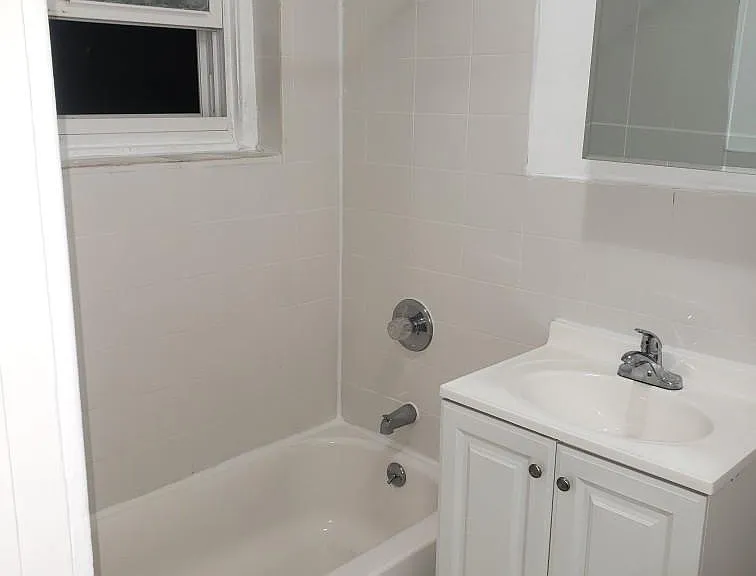 Randolph Manor Apartments — Photo 18