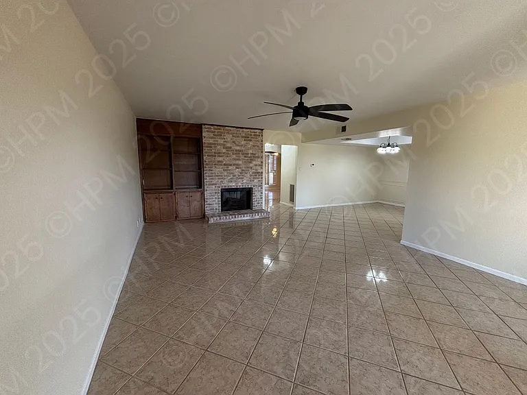 5868 Royal Rdg — Photo 2