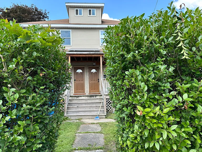1105 N Main Ave — Photo 3
