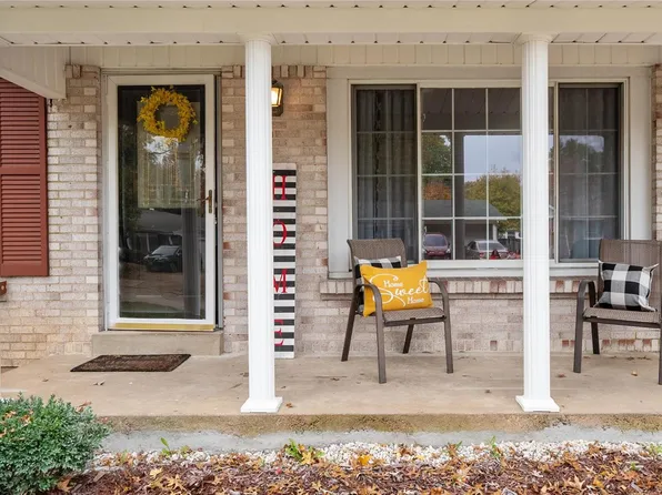 1330 Petite Dr, Saint Louis, MO 63138